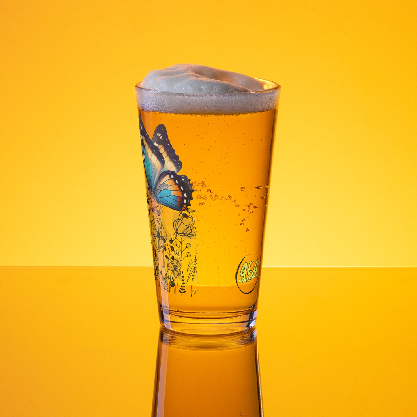 Butterflies 954 Signature Shaker pint glass