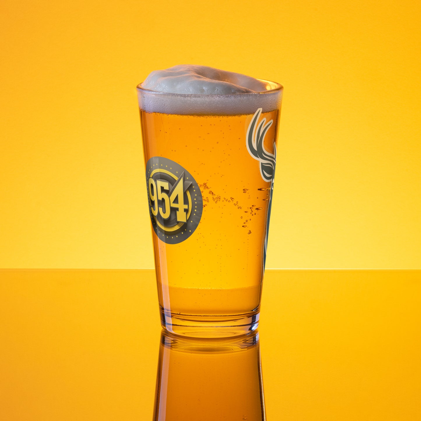 Deer Head 954 Signature Shaker pint glass