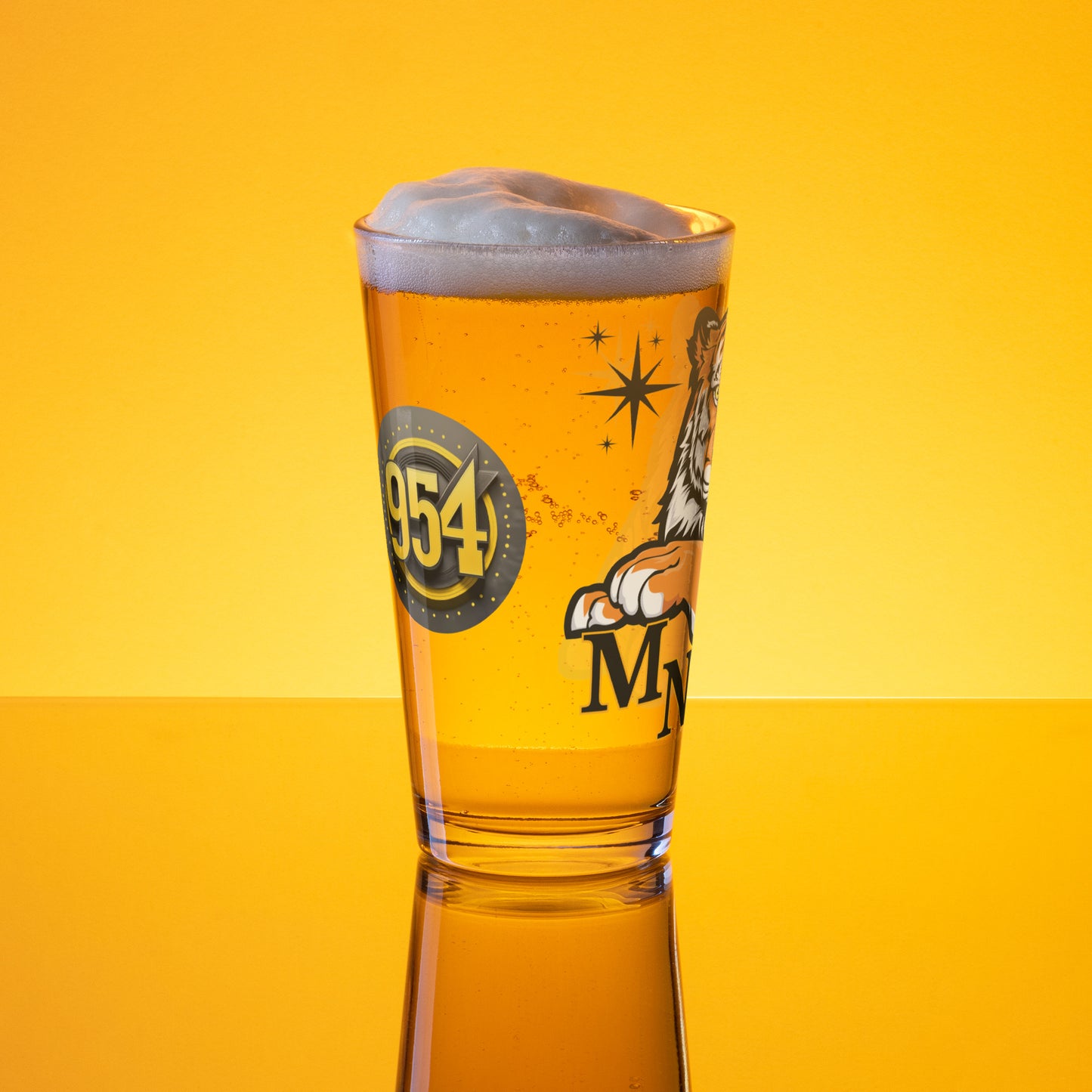 Tiger with MN 954 Signature Shaker pint glass