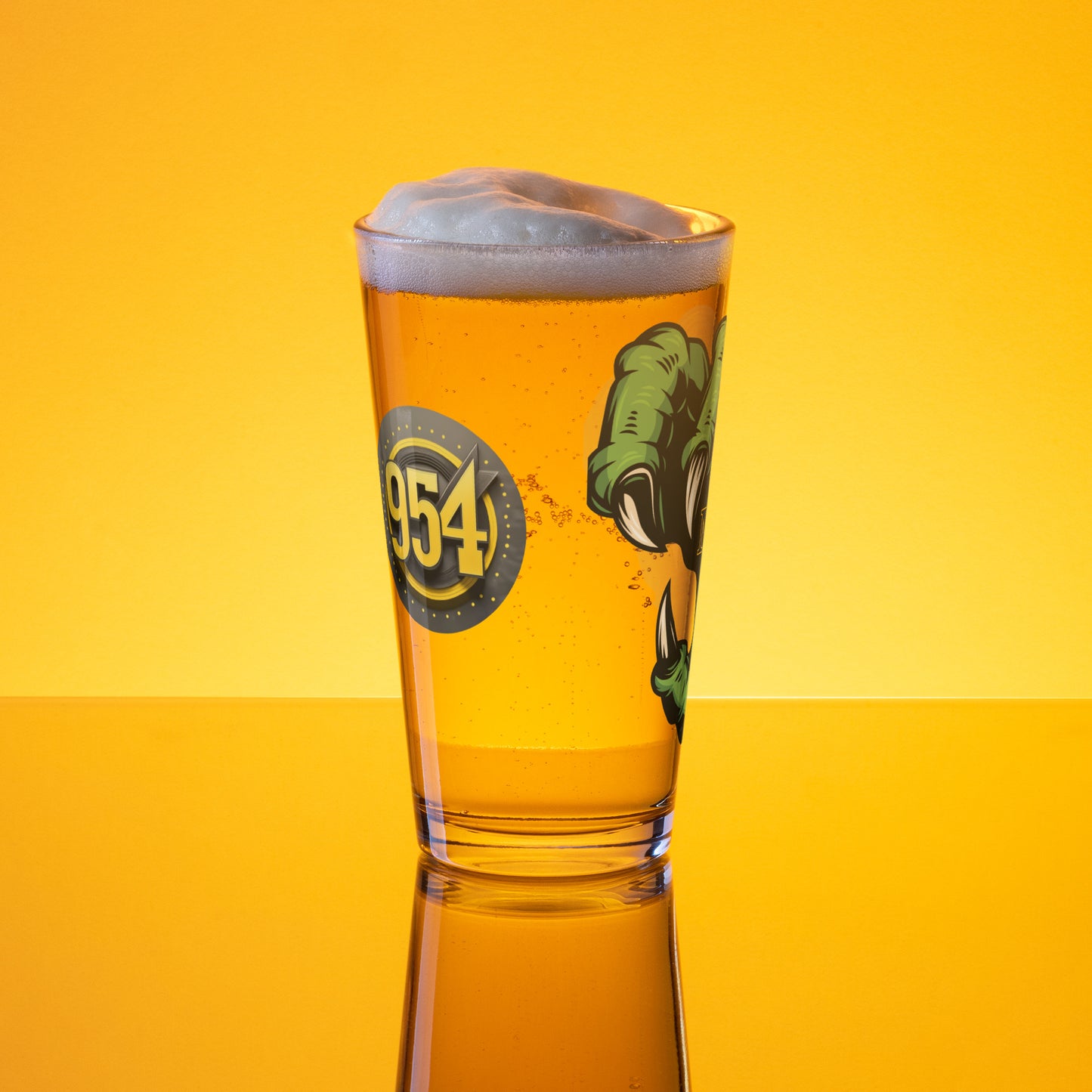 Tiger Claw 954 Signature Shaker pint glass