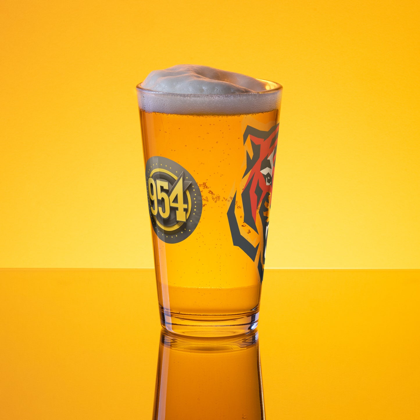 Tiger #3 954 Signature Shaker pint glass