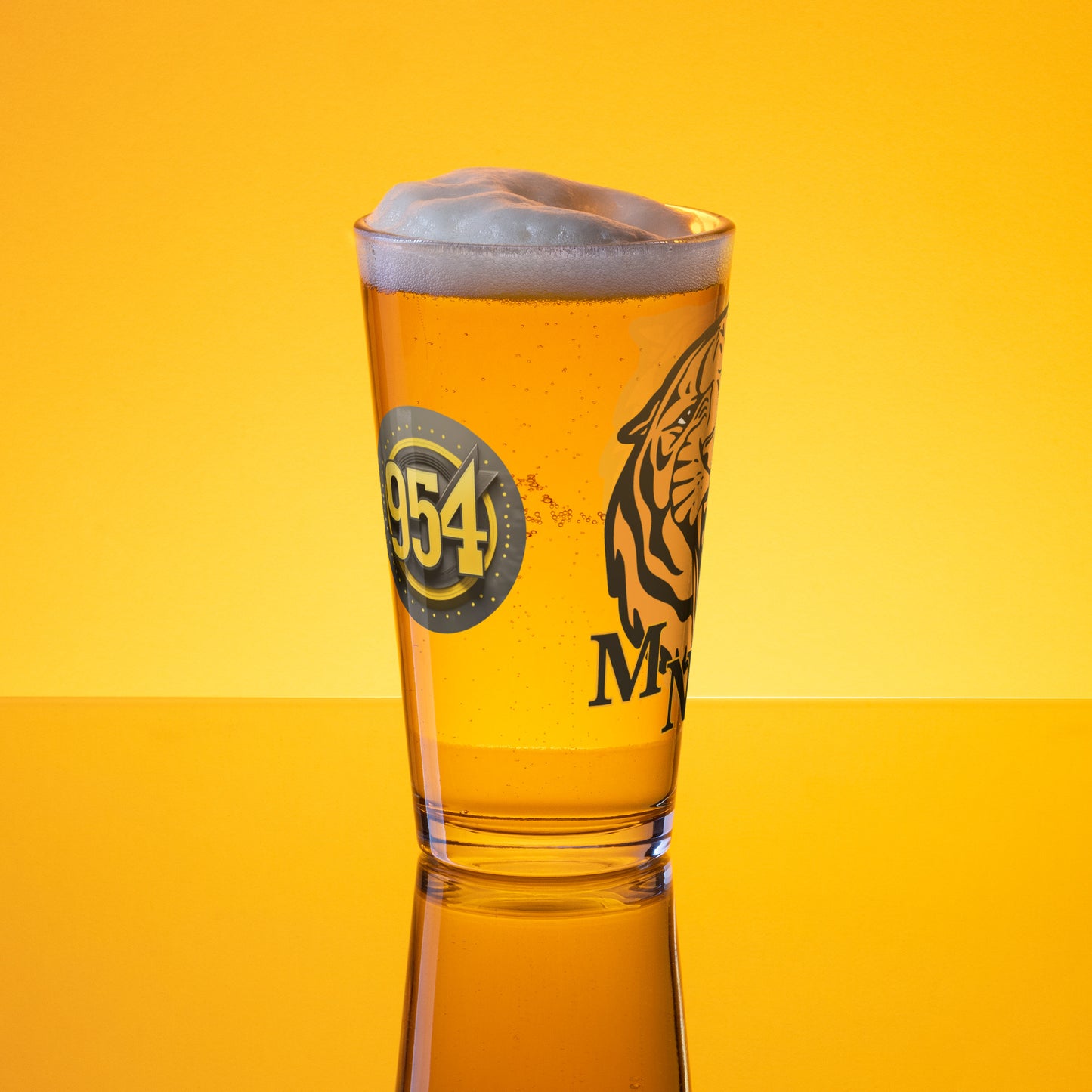 Tiger Roar 954 Signature Shaker pint glass