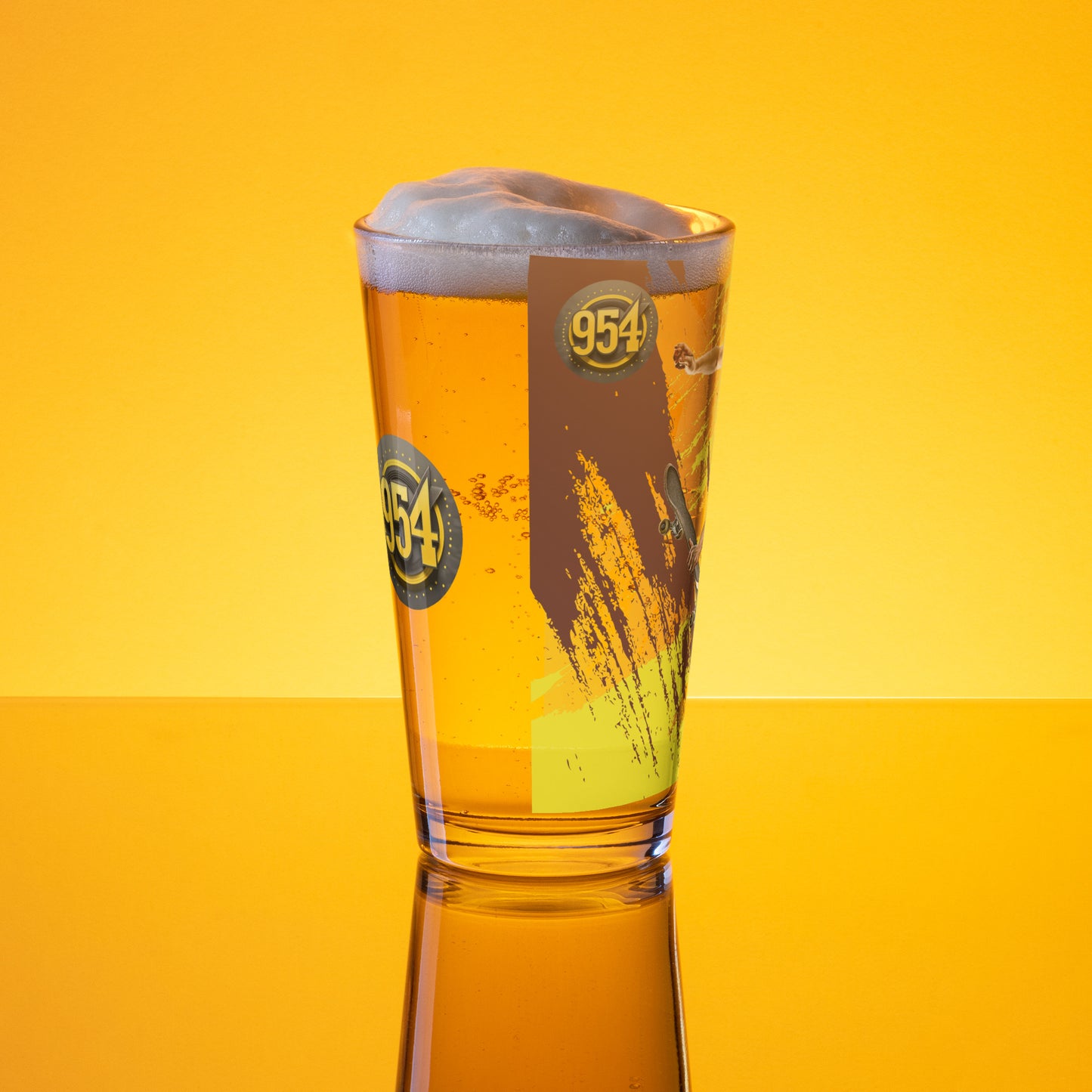 Skaterboarder 954 Signature Shaker pint glass