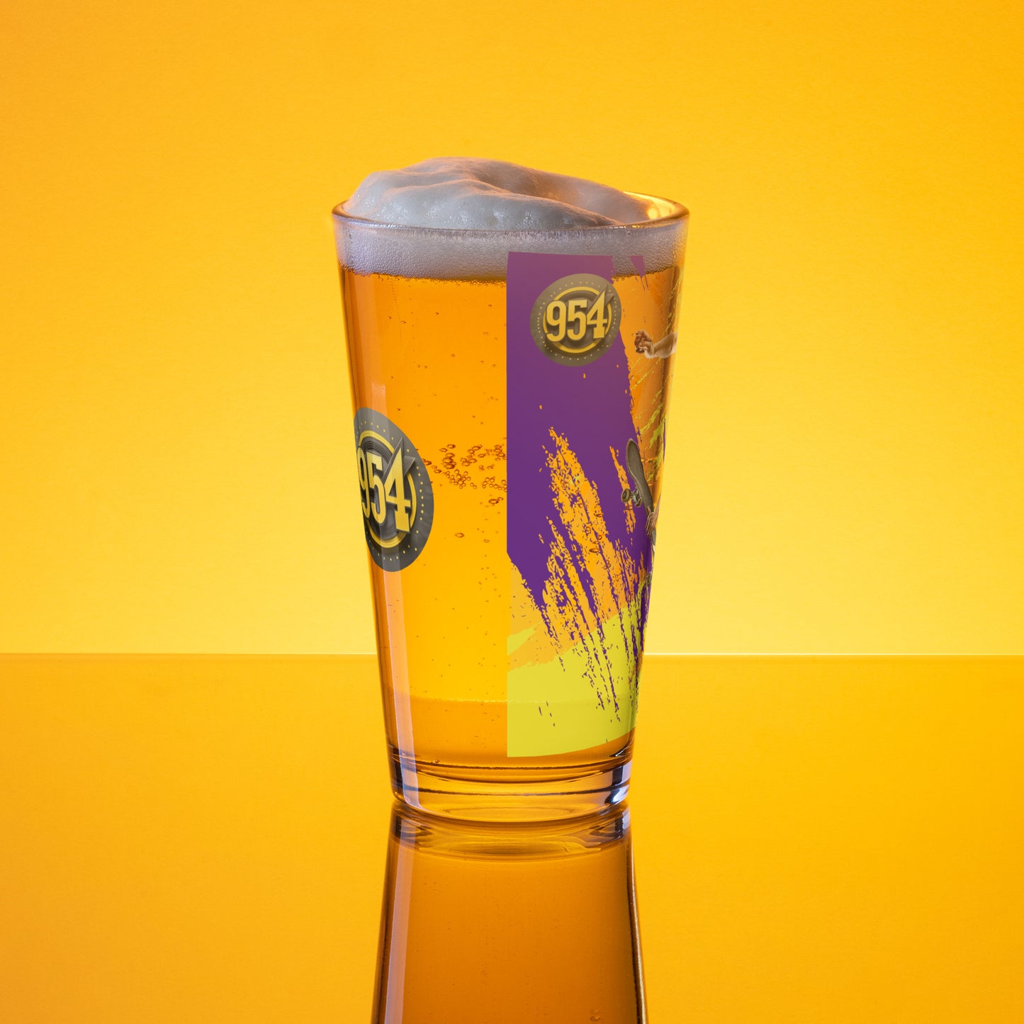 Skateboarder 954 Signature Shaker pint glass